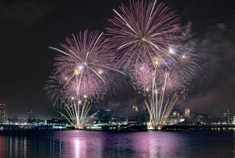 Liverpool River of Light 2017 - Titanium Fireworks