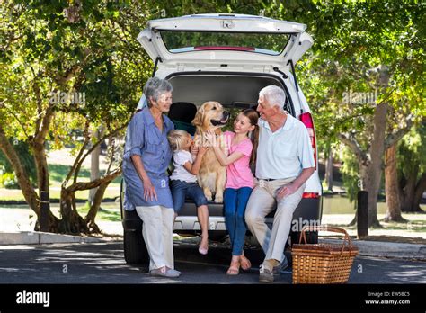 Petits Enfants Grands Parents Banque De Photographies Et Dimages