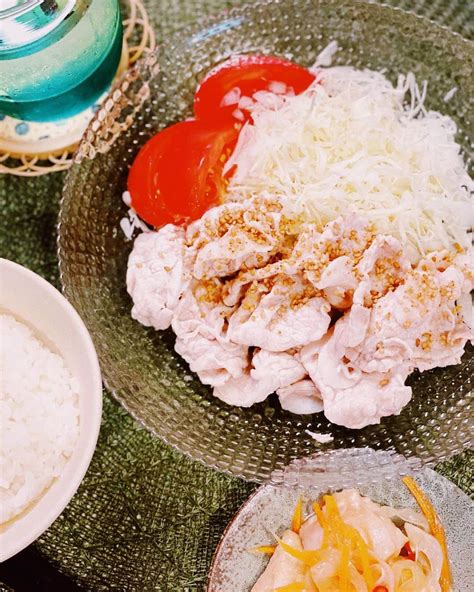 宮司愛海さんのインスタグラム写真 宮司愛海instagram「夏の🍚 豚しゃぶ ゴーヤチャンプルー 詰めない ピーマンの肉詰め