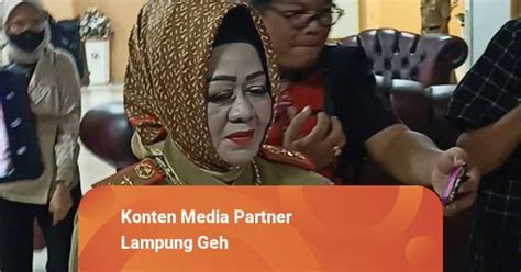 Kadinkes Lampung Reihana Kembali Bungkam Saat Ditanya Soal Pemanggilan