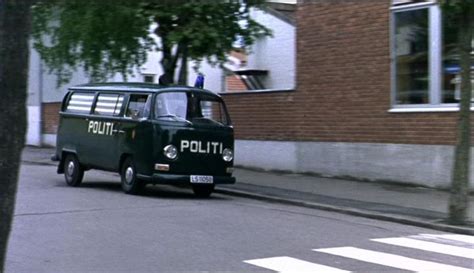 IMCDb Org 1971 Volkswagen Kombi Politi T2 Typ 2 In Olsen Banden Tar