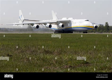 Mai Le Plus Gros Avion Cargo Antonov An Mriya Lors Du