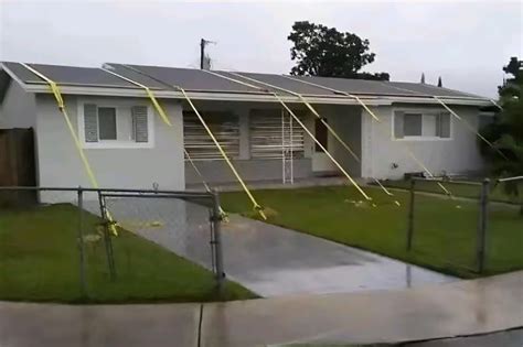 Ni El Viento Lo Mueve Hombre Amarra Su Casa Para Enfrentar Al Hurac N