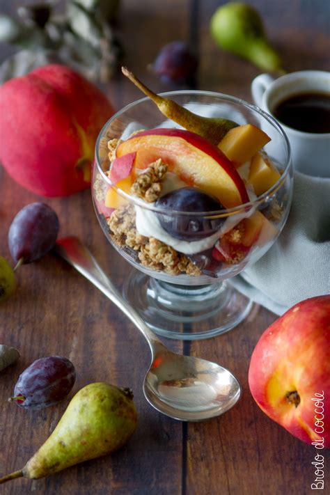 Coppa Di Frutta Con Yogurt Greco E Muesli Brodo Di Coccole