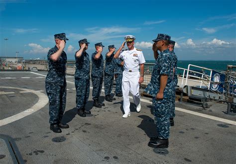 7th Fleet Commander Visits Uss Freedom Commander U S Pacific Fleet