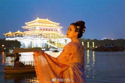 美女穿汉服走遍西安各大旅游景区 创意十足 图赏 爱汉服