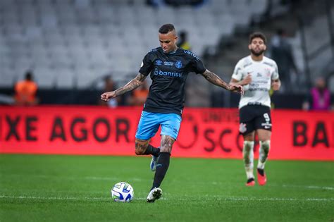 Torcida Do Corinthians Arremessa T Nis Em Luan E Rbitro Relata Em