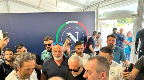 FOTO ADL Si Concede Ai Tifosi Foto E Autografi Nello Store A Carciato