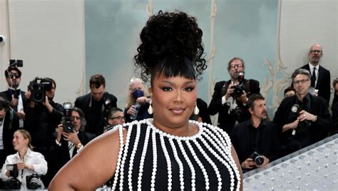 Lizzo Cancels Montreal Show Due To Illness Reveals She Has A 102 Fever