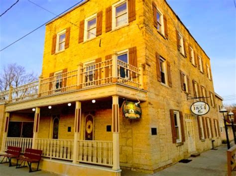 The Hubbell House Is A Historic Restaurant In The Tiny Southern