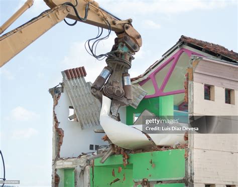 Building Collapse High-Res Stock Photo - Getty Images