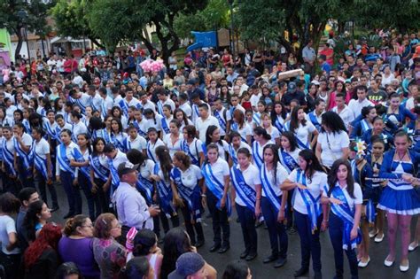 Estudiantes realizan Desfile Patrio en Estelí Telenorte