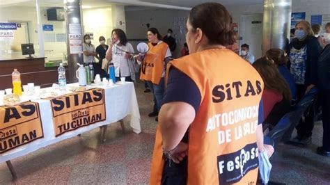 Trabajadores De La Salud Realizan Una Caravana En Reclamo Por Mejoras