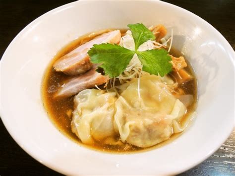 今日の一杯 中華そば べぃしっくの「「醤油中華そば」（850円）＋「肉海老ワンタン」（200円）」 ラーメンデータベース