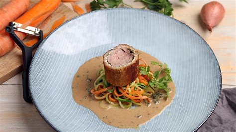 Kalbsfilet Im Kr Uter Brotmantel Mit Gem Senudeln Rezepte Ard