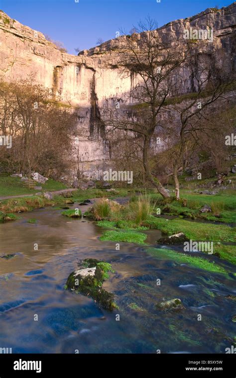 Malham Cove Hi Res Stock Photography And Images Alamy