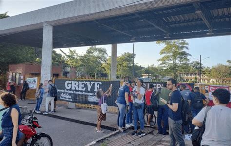 Portões da UFPA são fechados em ato de greve em Belém