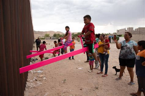 Un Manifiesto Sobre El Muro Fronterizo Entre Estados Unidos Y México