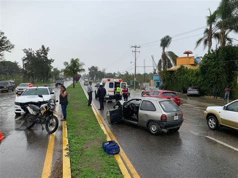 Lesionados Por Choque Frontal En La Carretera Federal 190 En Oaxaca