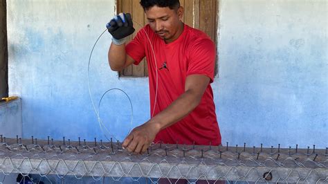 CONSTRUÍDO TELA DE ARAME MANUALMENTE QUE PODE SER USADA EM CURRAL CERCA