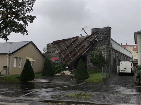 Saint L Arbres Arrach S Toiture D Truite Les D G Ts En Images