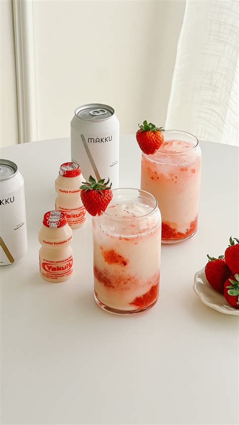 Strawberry Yakult Màkku Sool