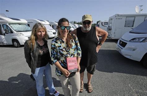 Elle offre à sa grand mère centenaire un road trip en camping car et