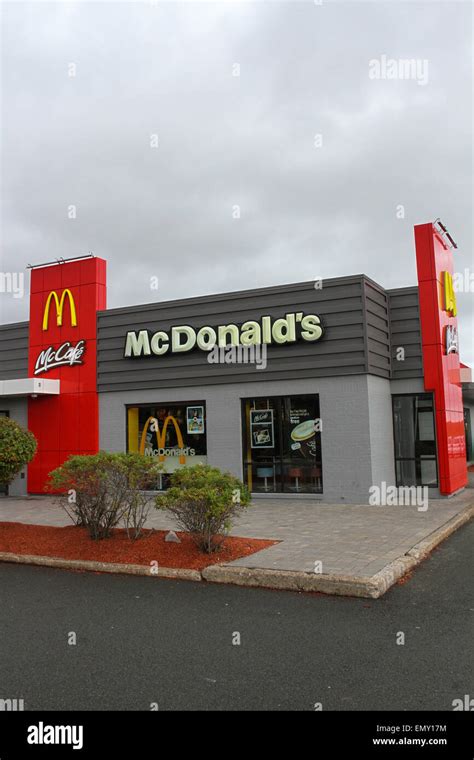 Mcdonalds Logo Drive Thru Banque De Photographies Et Dimages Haute