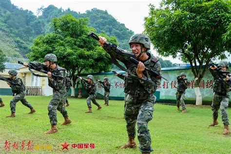 多图 武警官兵多课目强化训练 中国军网