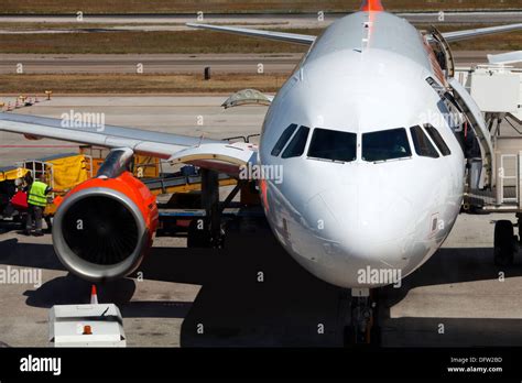 Aircraft Handlers Hi Res Stock Photography And Images Alamy