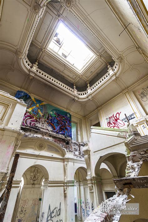 Entr E Vestibule Hautes Arcades Et Escaliers Menant Aux Tages Au