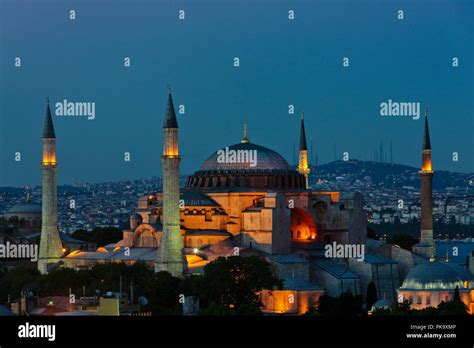 Night View Of Hagia Sophia Istanbul Turkey Stock Photo Alamy