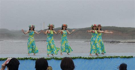 屏風ケ浦背にフラダンス 銚子でハワイアンフェス ／千葉 毎日新聞