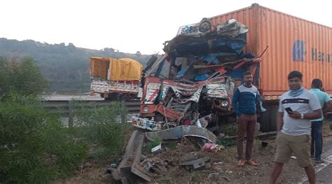 One Killed Eight Injured As Speeding Truck Rams Bus On Expressway Pune News The Indian Express