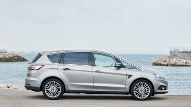 Ford S-MAX Titanium review | Auto Express