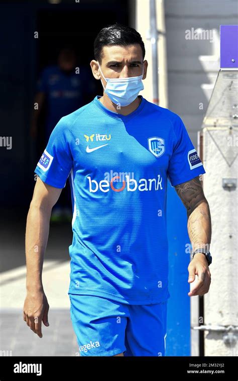 Genk S Daniel Munoz Wearing A Mouth Mask Arrives For The 2020 2021