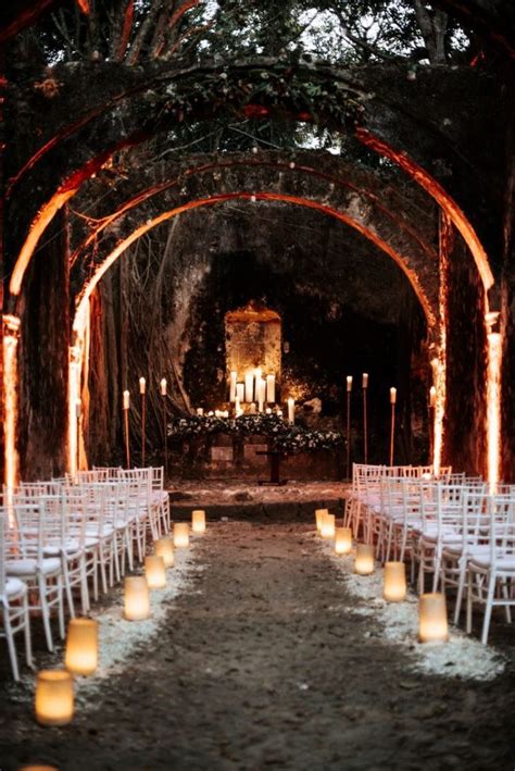 Chic Ideas To Throw A Spooky And Stylsh Halloween Wedding