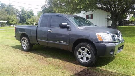 2006 Nissan titan tires size