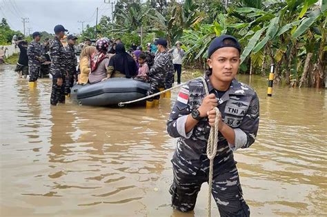 Keluarga Terdampak Banjir Di Pulau Simeulue