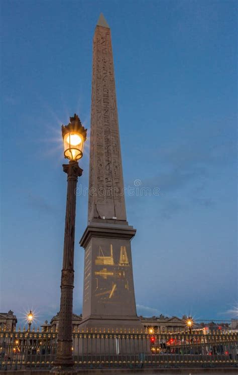 L Ob Lisque De Louxor La Nuit Paris France Image Ditorial Image Du