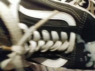 我希望她不会注意到我在她的黑色 old Skool Vans 上的精液污渍 Pornhub Gay