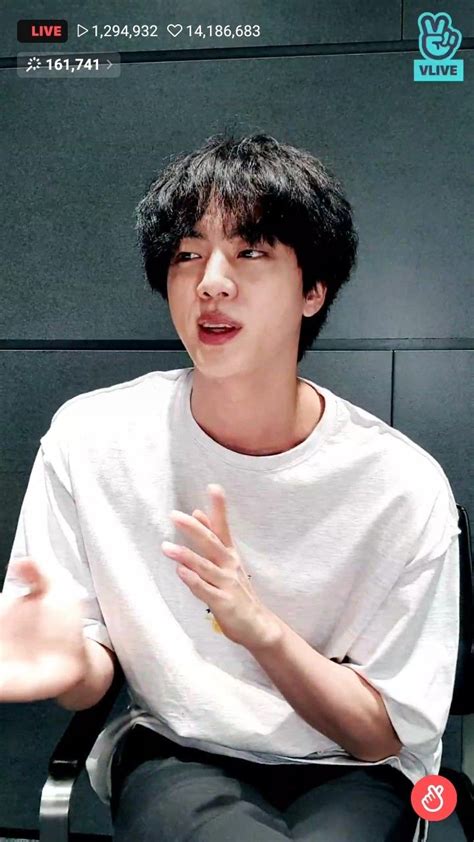 Pin oleh 𝑱𝒂𝒒𝒖𝒆𝒍𝒊𝒏𝒆 di Jin VLIVE