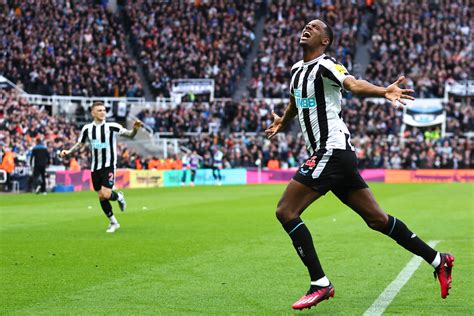 Newcastle Transfer News Howe Could Offer Isak To Juventus For M Ace