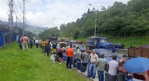 Periódico LA PATRIA on Twitter Largas filas en Manizales para comprar