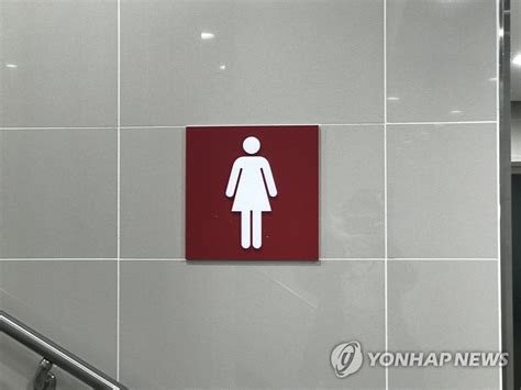 군부대 교회 女화장실에 카메라…군종목사 입건 한국경제