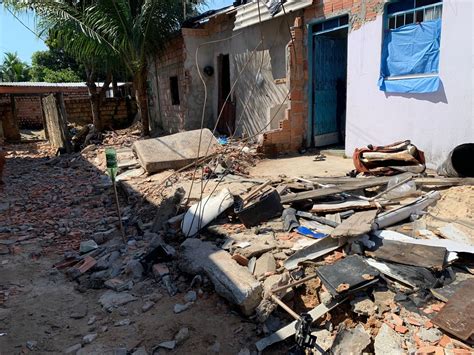 Motorista Perde Controle E Nibus Invade Casas Na Zona Oeste De Manaus