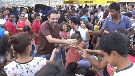 Chamonzinho prestigia festa alusiva ao Dia das Crianças em Canaã dos