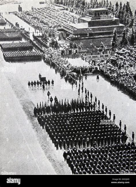 Soviet parade 1945 hi-res stock photography and images - Alamy