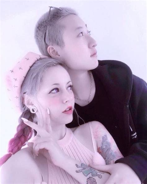 “小龙女”吴卓林疑似和女友订婚 ，对方甜喊未婚妻，一起看看 360娱乐，你开心就好