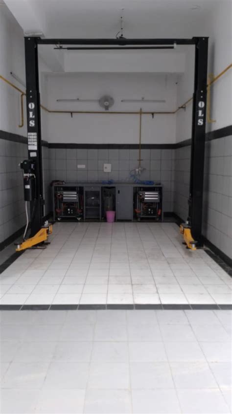 Two Post Clear Floor Hydraulic Lift Ton At Rs Two Post Lift